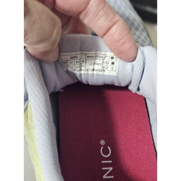 ladies Venya walking sneakers  Nwb - Picture 10 of 11